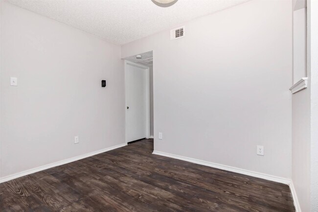 Foto del edificio - 8301 Boat Club Rd