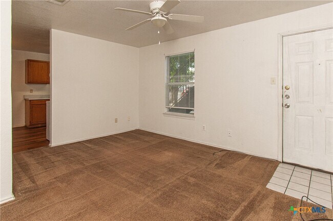 Foto del edificio - 1703 Cedarhill Dr