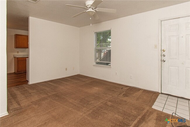 Building Photo - 1703 Cedarhill Dr