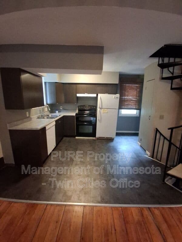 Building Photo - 518 3rd St N