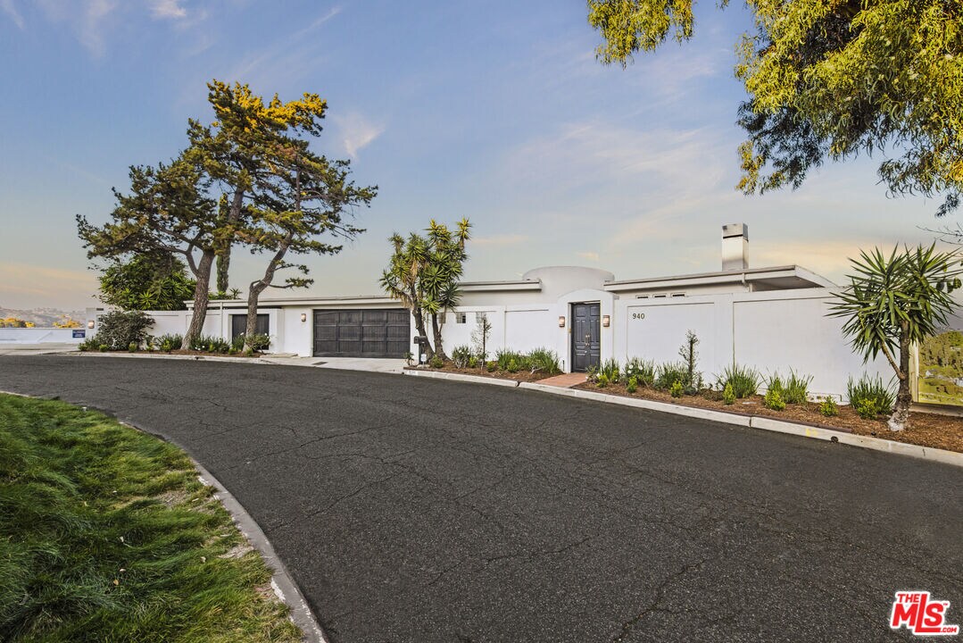 Foto principal - 940 Stradella Rd