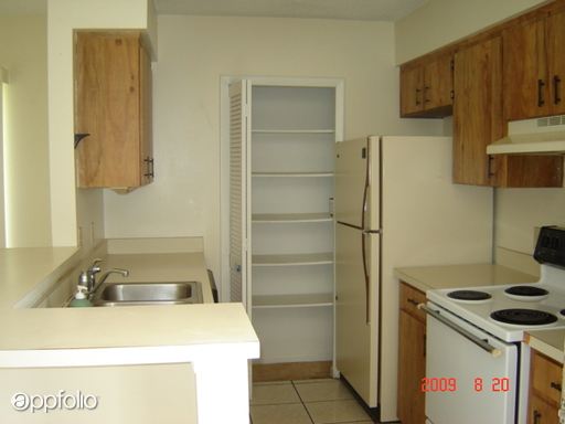 Building Photo - 1703 Bentley Blvd