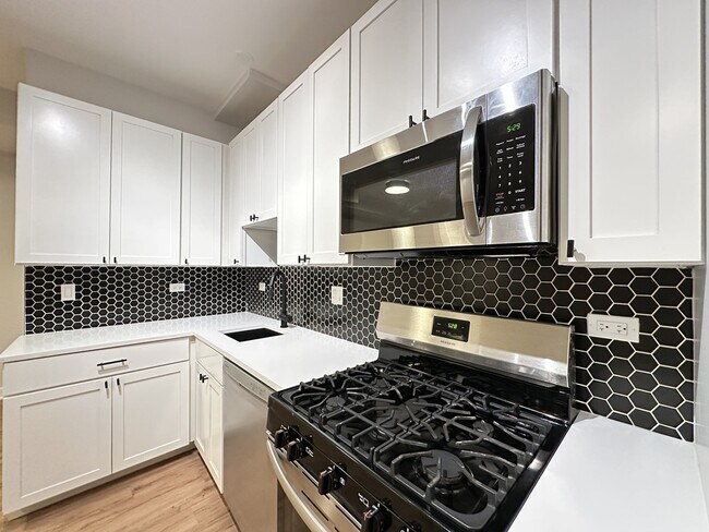 Foto del edificio - 643 W Wrightwood Ave