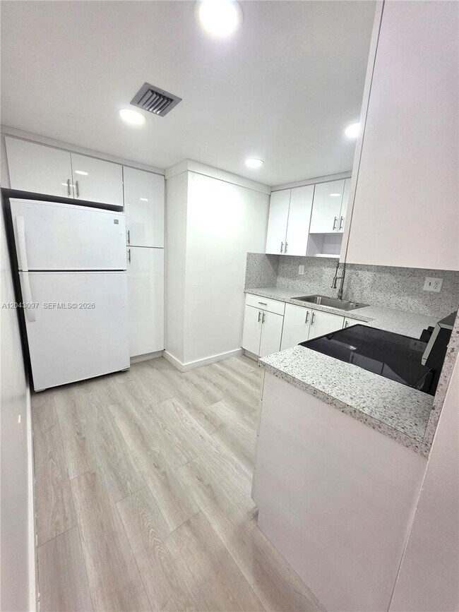 Building Photo - 3582 NE 171 St