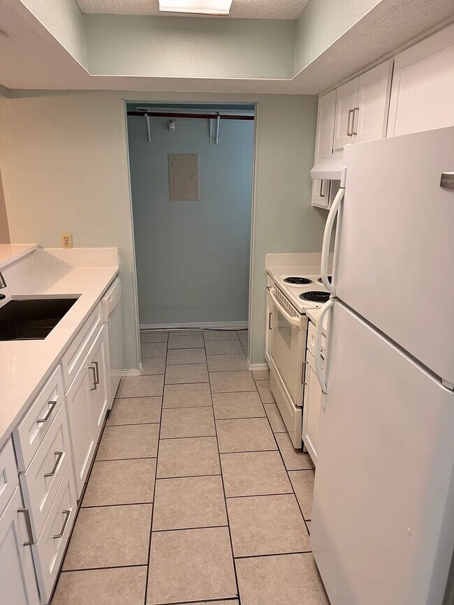 Foto del edificio - 13616 Dutch Myrtle