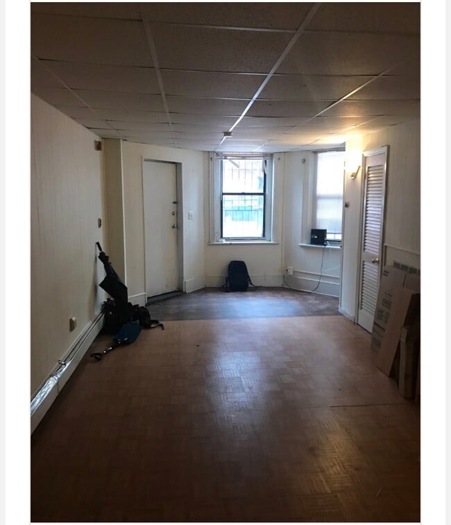 Building Photo - 360 Newbury St