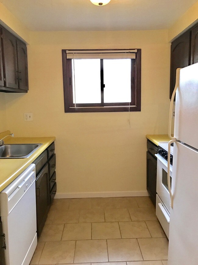 Kitchen - 726 S 10th St