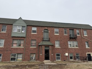 Building Photo - 210 E Walnut St