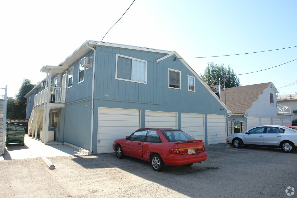 Foto del edificio - 4545 Hazeltine Ave
