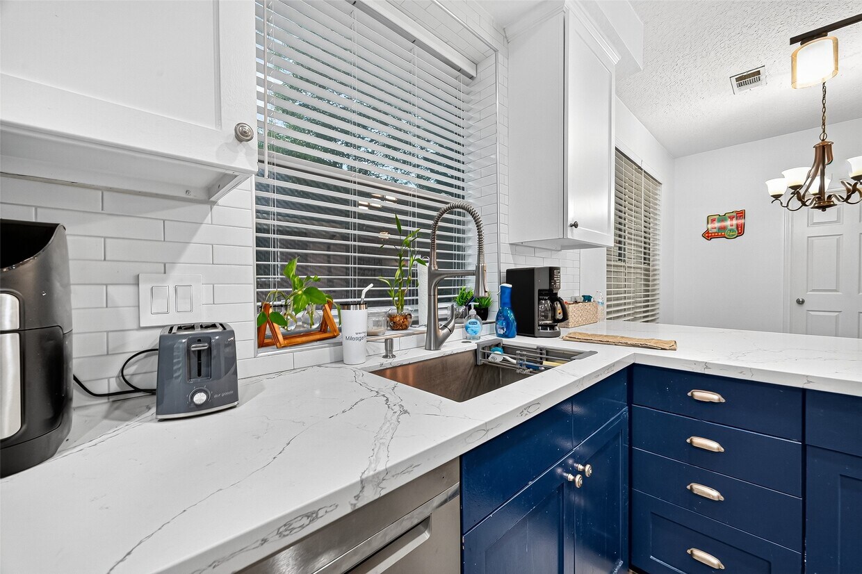 Foto principal - 19018 Ridge Hill Ct