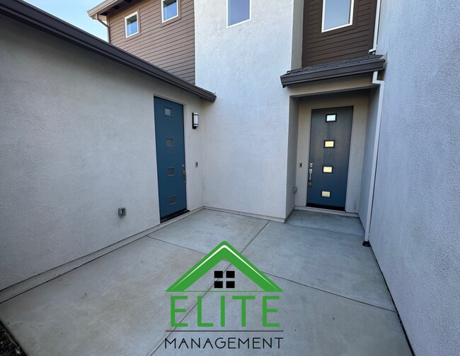 Foto del edificio - Spacious 5-Bedroom Home with Private In-Law Suite in Desirable Natomas Location