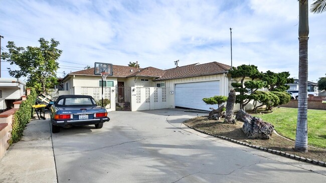 Building Photo - Spacious Home in Garden Grove for Lease