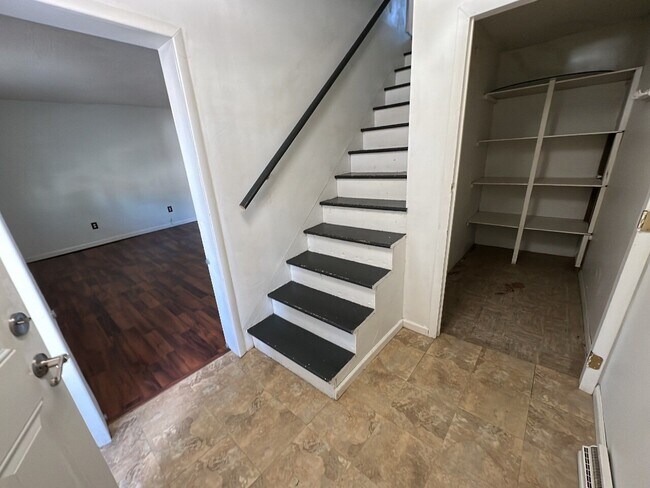 Building Photo - 521 E Washington St