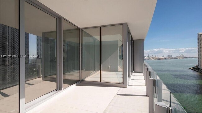 Foto del edificio - 300 Biscayne Blvd Way