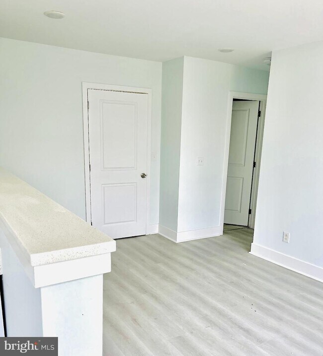 Foto del edificio - 4725-4727 Chester Ave
