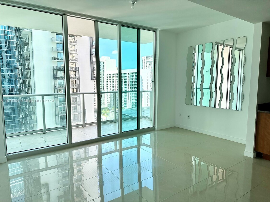 Foto principal - 300 S Biscayne Blvd