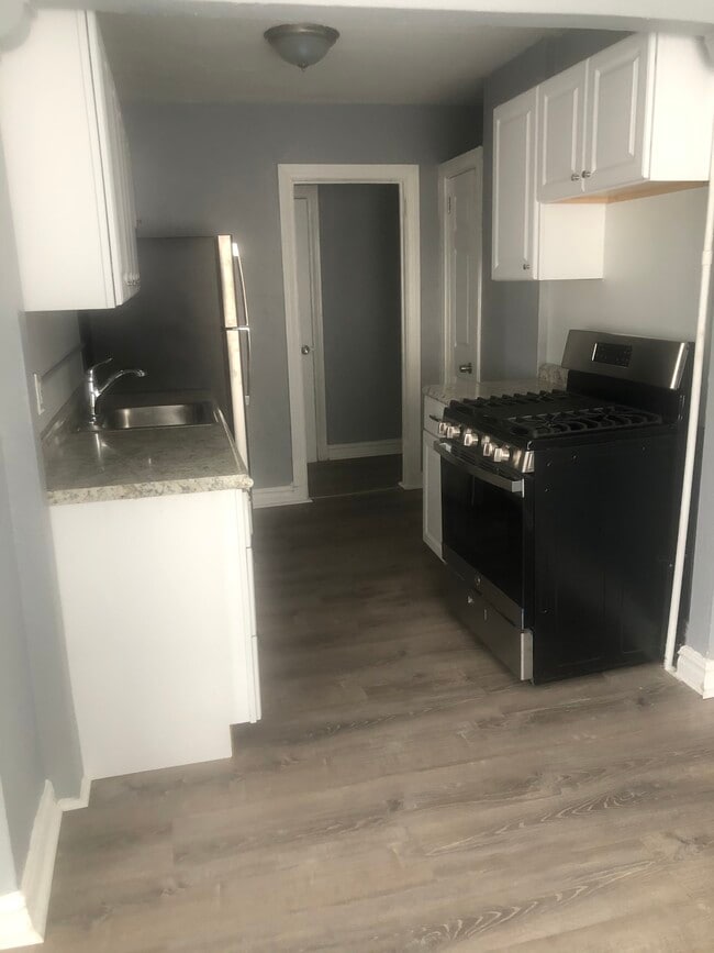 Building Photo - 807 Clara Ave