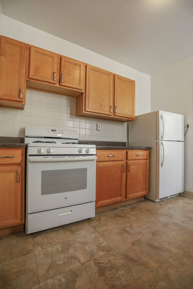 Building Photo - 1620 W Lunt Ave