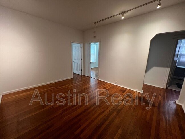 Foto del edificio - 6041 Waterman Blvd