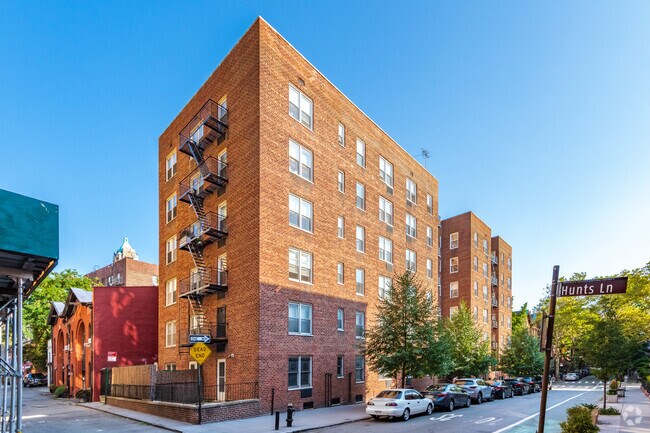 Building Photo - 245 Henry St