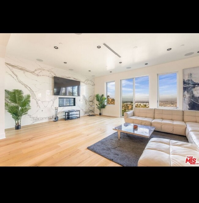 Foto del edificio - 1610 Viewmont Dr