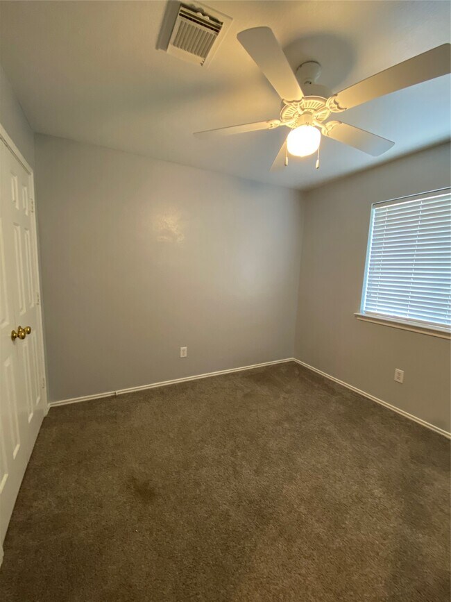 Foto del edificio - 7022 Leaders Crossing Dr