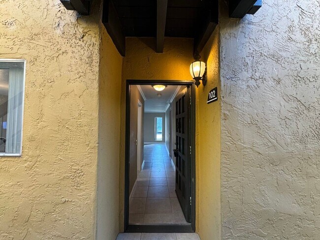 Foto del edificio - *JUST REDUCED & MOVE IN SPECIAL!* Luxury L...
