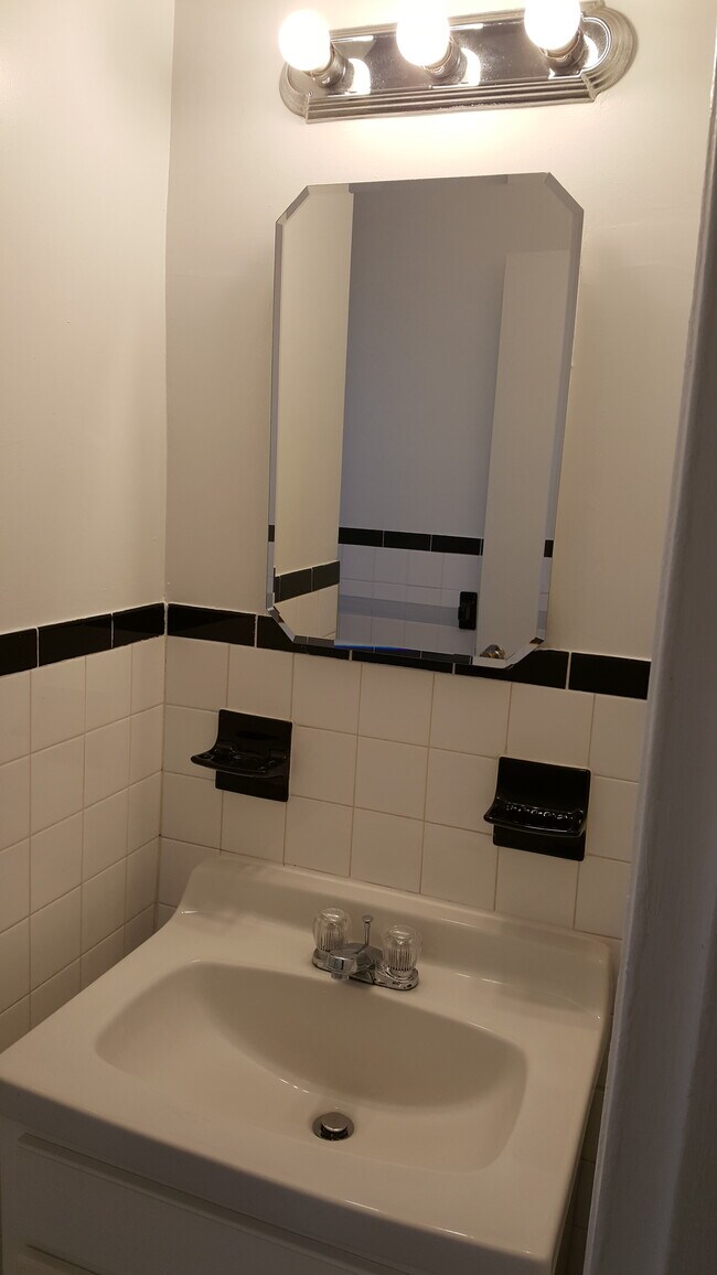 Foto del edificio - 2861 Bainbridge Ave