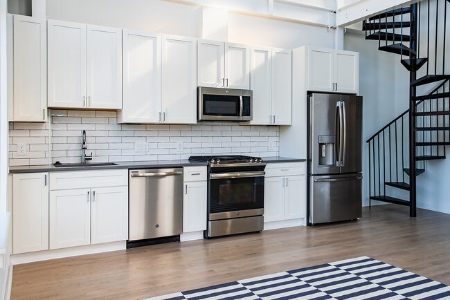 Building Photo - 3018 12th St NE