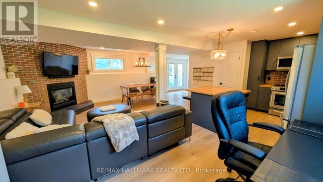 Building Photo - 3239 Cove Ave