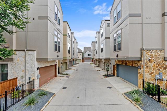 Foto del edificio - 5304 Laurel Branch Dr