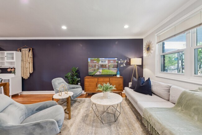 Foto del edificio - 5721 Blaine St NE