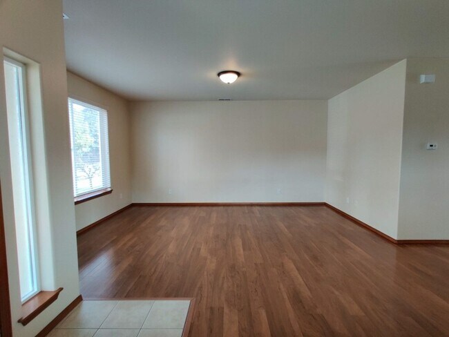 Building Photo - Tumwater Hill Town Home