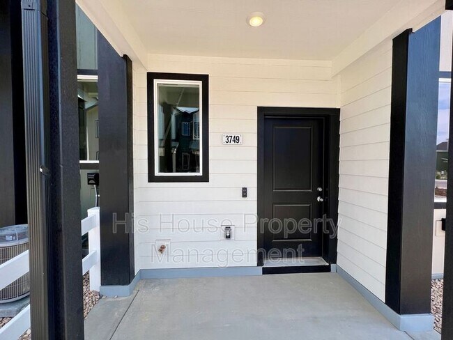 Building Photo - 3912 Crater St