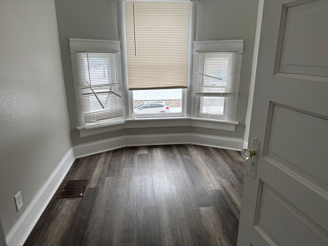 Building Photo - 1916 Faraon St