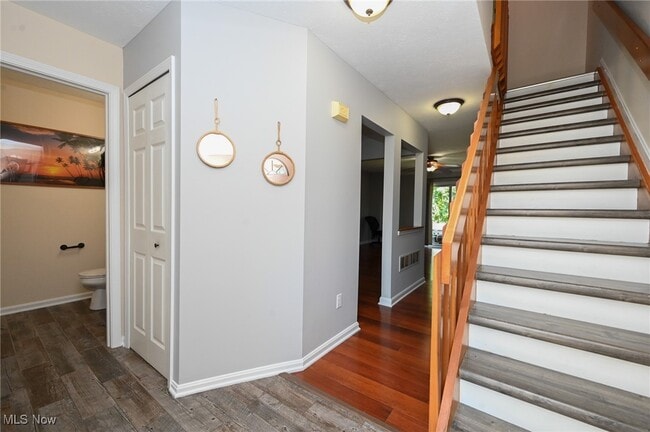 Building Photo - 655 Almas Ct