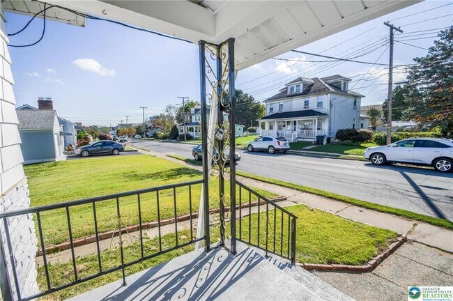 Foto del edificio - 2243 2nd St