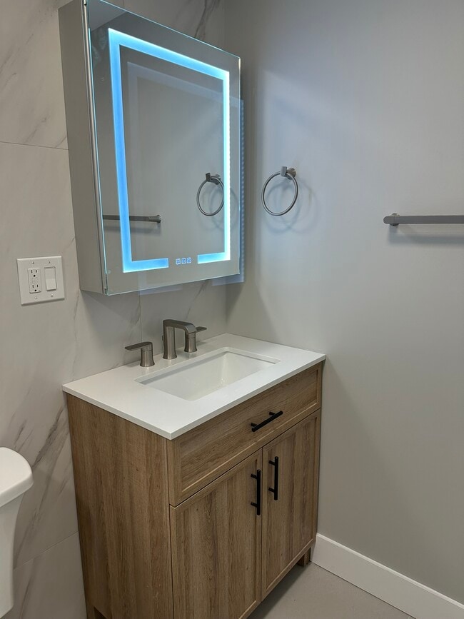 Building Photo - 300 Park St