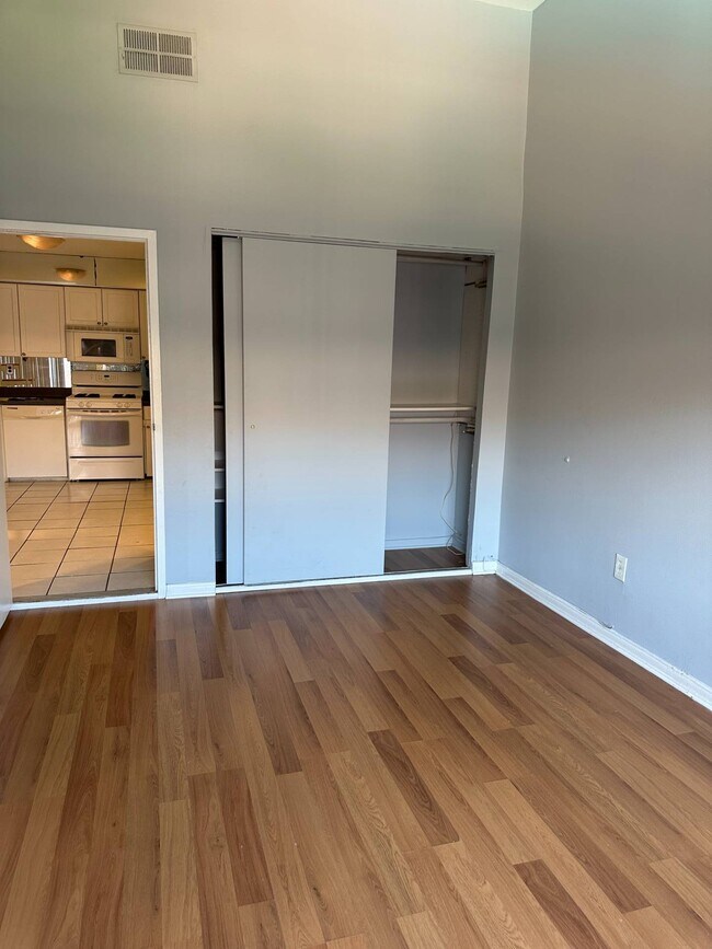 Foto del edificio - 2811 E 26th St
