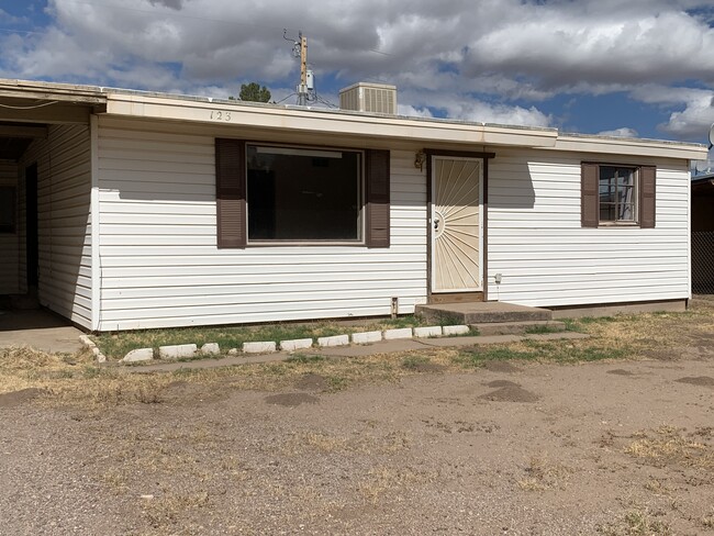 Foto del edificio - 123 E Apache St