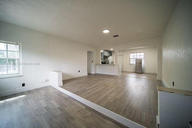 Building Photo - 533 NE 67th St