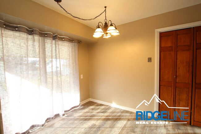 Building Photo - East-End Home with Large Garage for Lease!