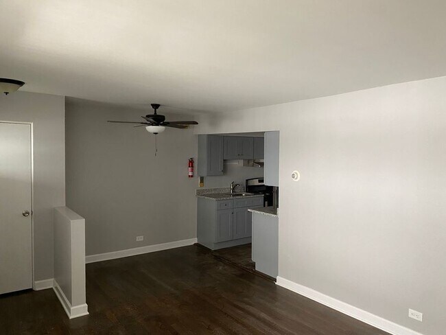 Foto del edificio - 8700 S Troy Ave