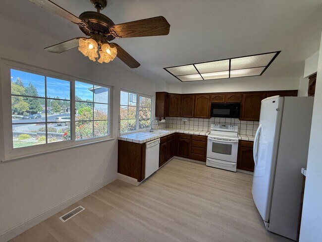 Foto del edificio - 3537 Augusta Ct