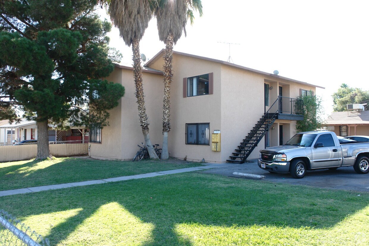 Primary Photo - 2100 Stewart Ave