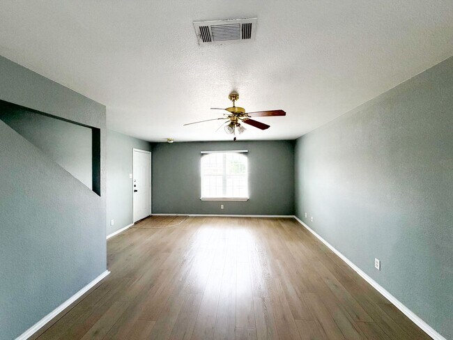Foto del edificio - 5701 Allstar Ct