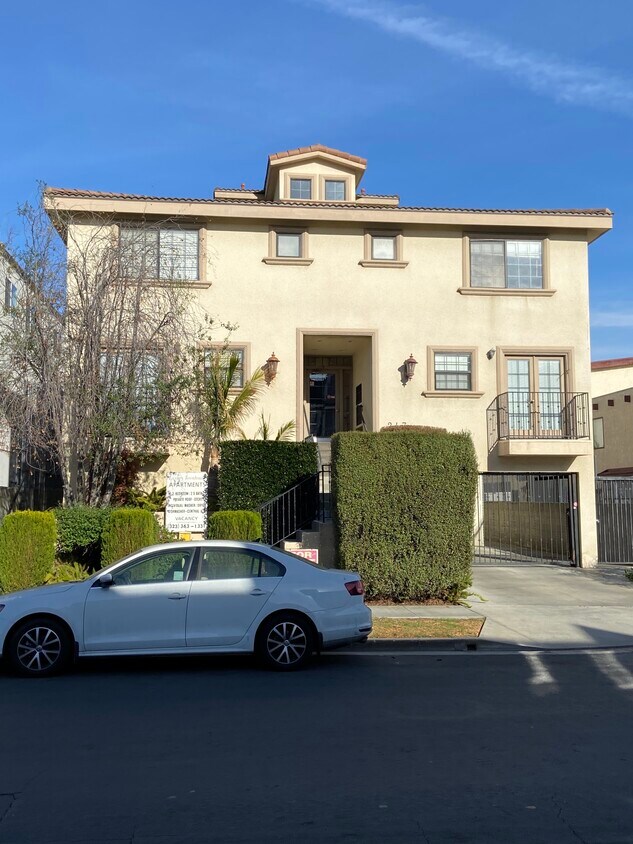 Primary Photo - 2470 Corinth Ave
