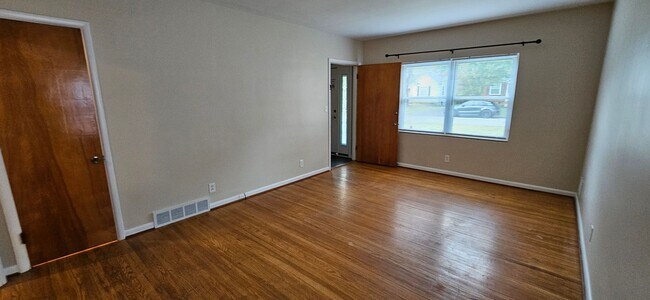 Photo - 121 McArthur Dr Apartment