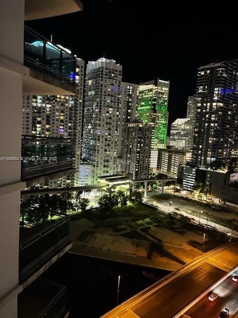 Foto del edificio - 350 S Miami Ave