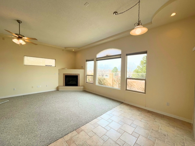 Building Photo - Large 3 Bedroom 2 Bathroom Home In The NE!